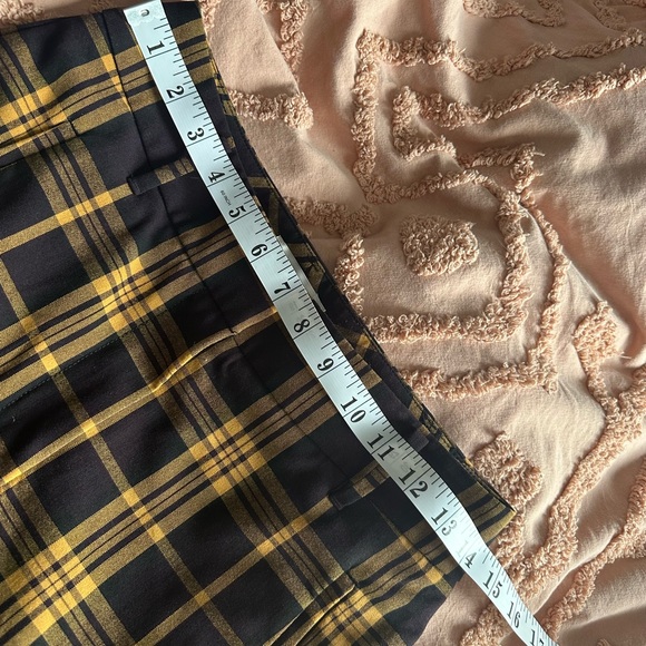 Wilfred Plaid Ankle Pants in Black and Tan Aritzia - Picture 3 of 6